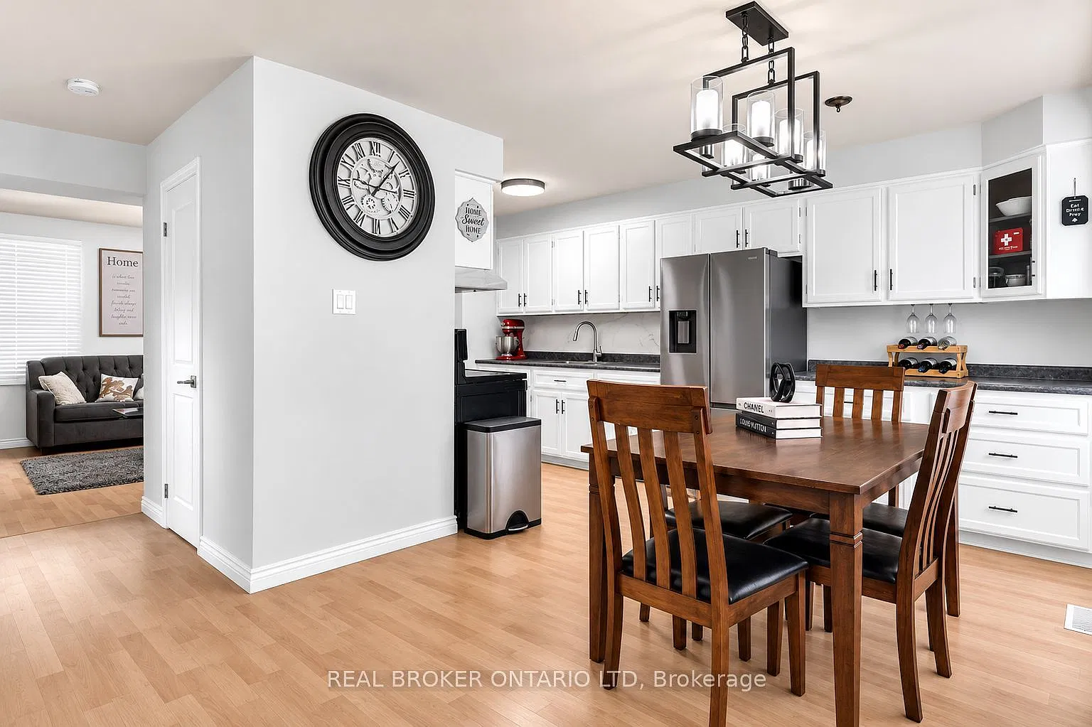 4 bed, $2,500 — Photo 4