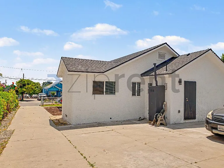 3751 E 6th St — Photo 20