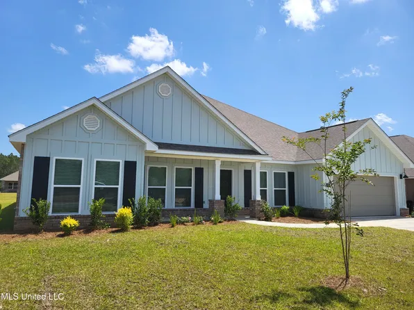 17051 River Hills Dr, Gulfport, MS 39503