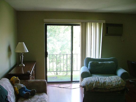 Living rm & balcony
