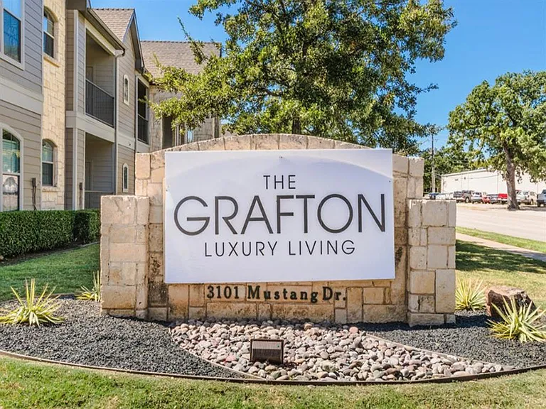 Grafton Flats — Photo 31