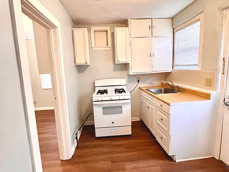 1729 E Franklin St — Photo 4