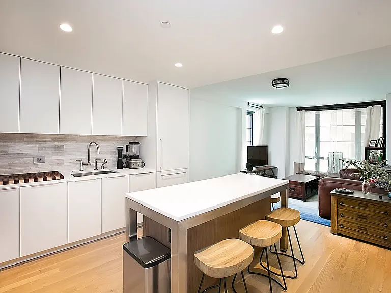 234 E 23rd St #6B — Photo 1