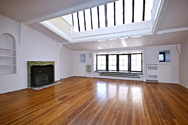 Rented by Bold New York | media 12