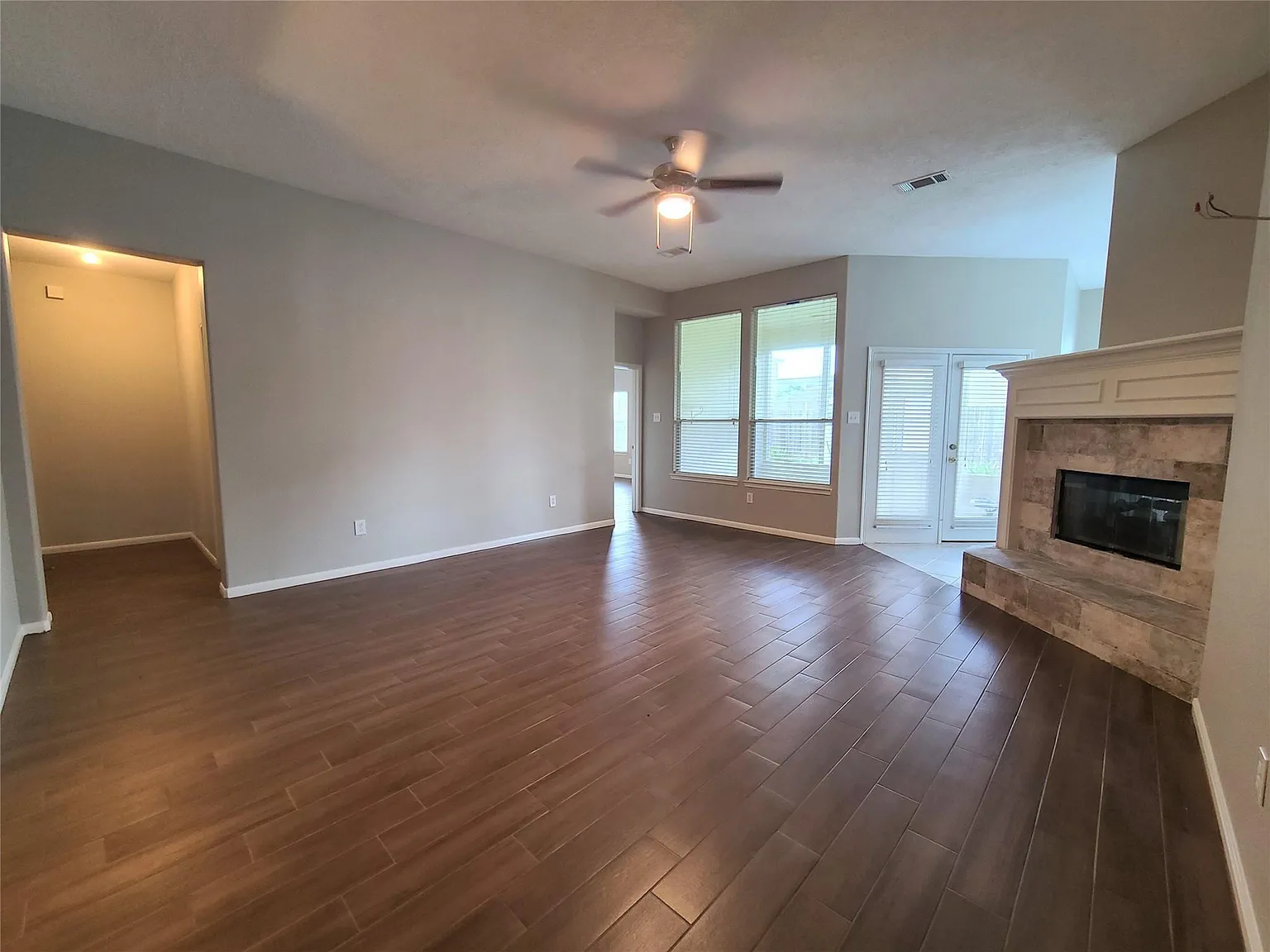 3 bed, 2.0 bath, 1994 sqft, $2,500 — Photo 4