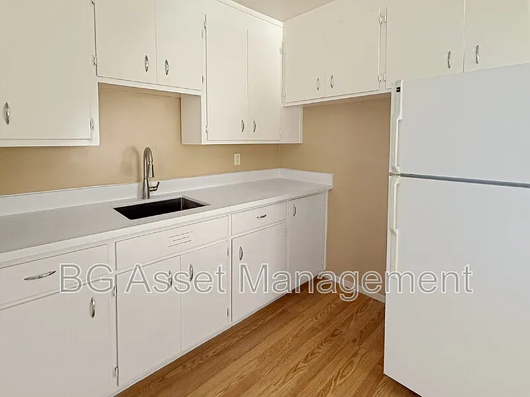 121 Eddy St — Photo 2