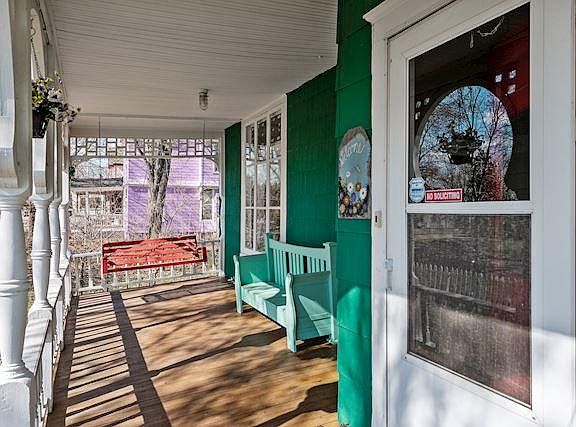 4th image of 1224 Summit Ave