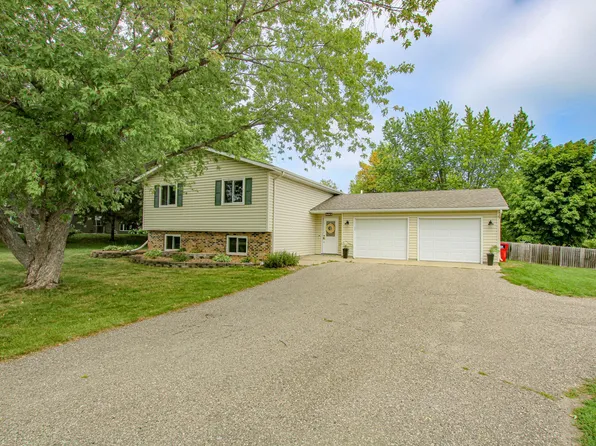 2211 Woodland Park Dr NE, Alexandria, MN 56308