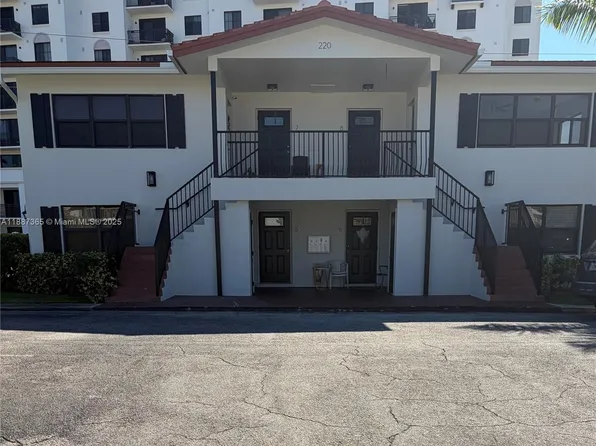 220 SW 7th St APT 8, Boca Raton, FL 33432