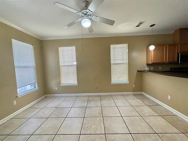 4 bed, 1392 sqft, $1,600 — Photo 3