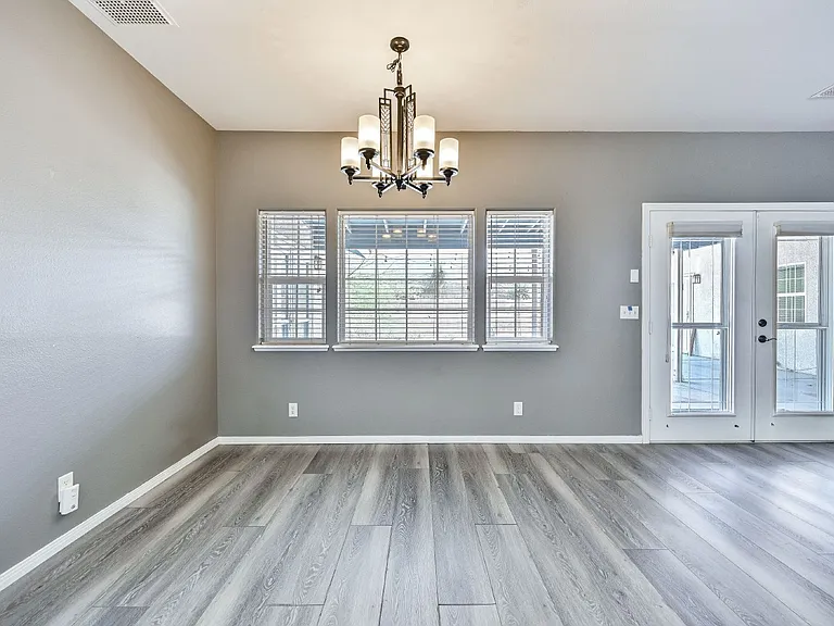 317 W Shamrock Ave — Photo 13