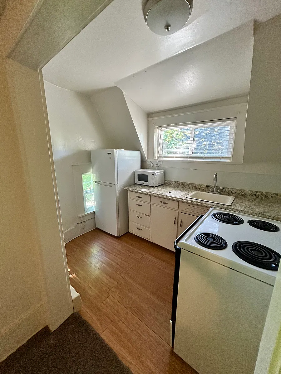 Building Photo - 1311 W 9th Ave #3