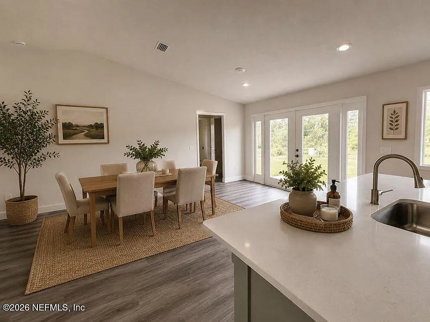 3 bed, 2.0 bath, 1409 sqft, $2,200 — Photo 4