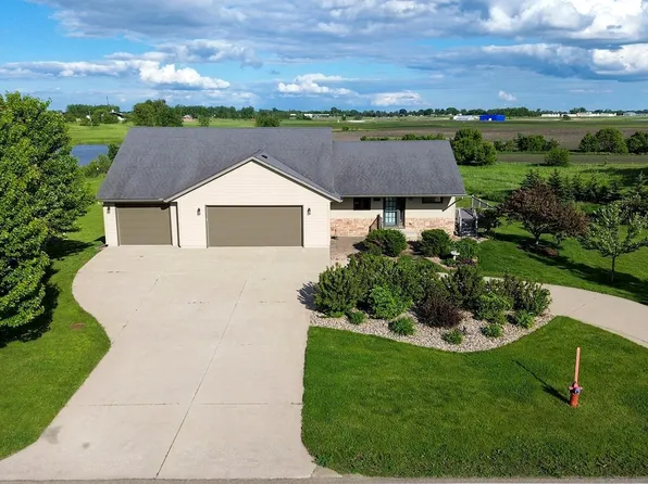 1235 Dale St SW, Hutchinson, MN 55350