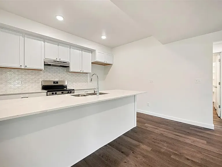 9 N State St #A — Photo 11