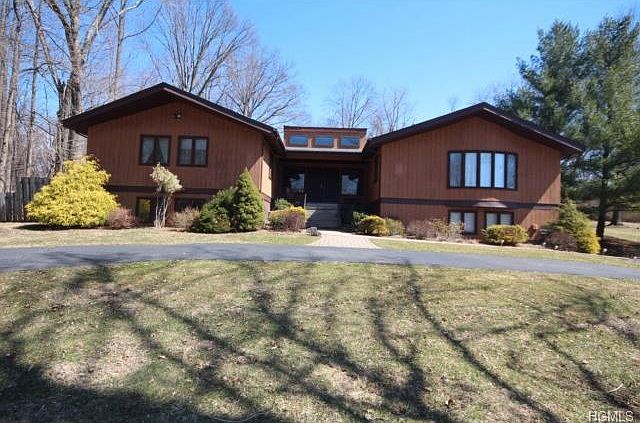 1st image of 102 Robin Hood Ln