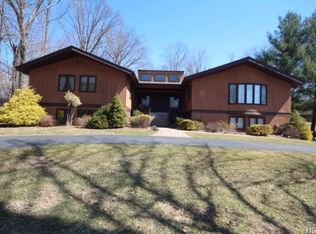 102 Robin Hood Ln, West Nyack, NY 10994
