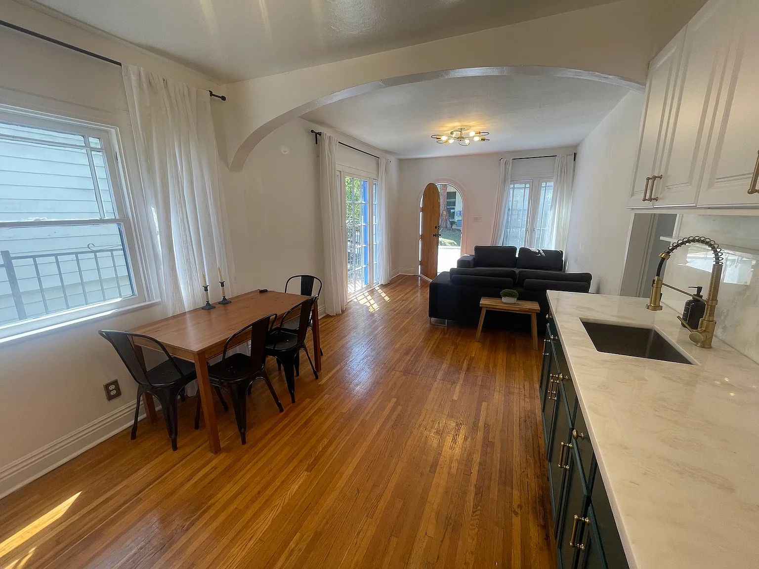 2 bed, 1000 sqft, $3,050 — Photo 2