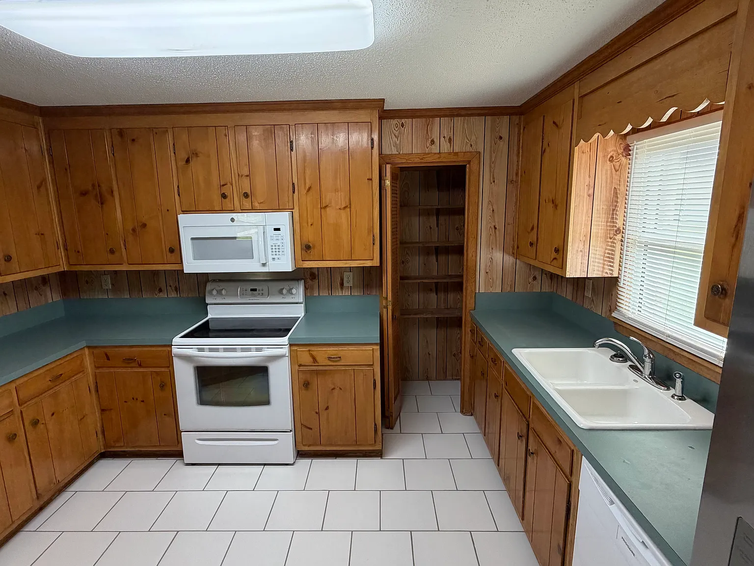 3 bed, 1600 sqft, $1,800 — Photo 4
