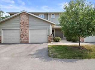 198 Country Ct UNIT 3, Delafield, WI 53018