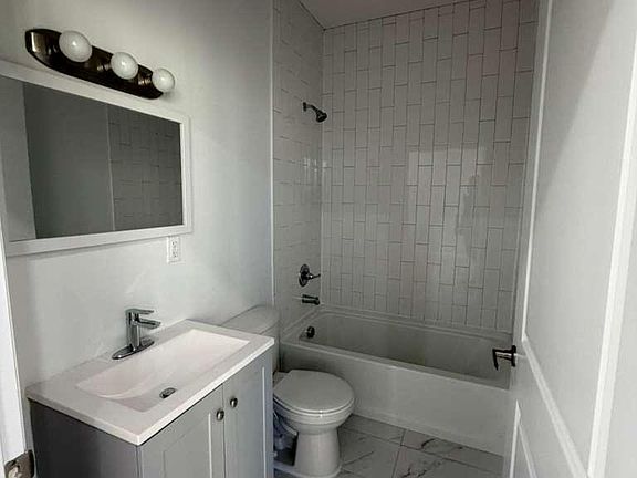 3rd image of 10 Lake St