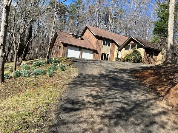 80 Lombard Cir, Martinsville, VA 24112