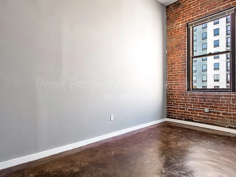 1510 W Broad St — Photo 46