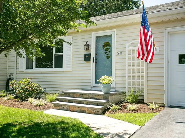 23 Sherwood Rd, Middletown, RI 02842