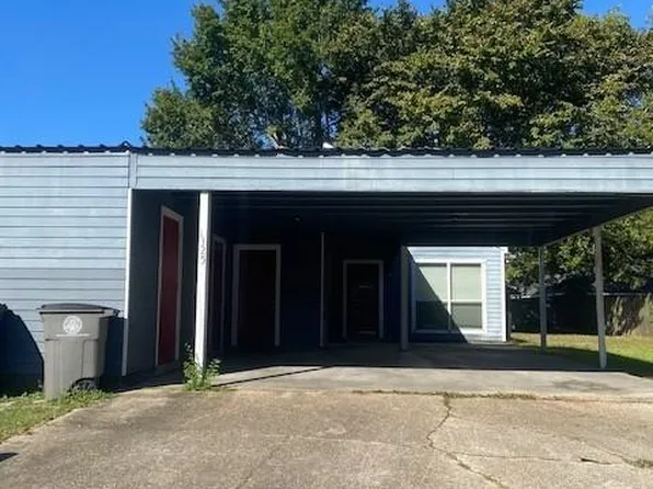 1325 Harwich Dr, Baton Rouge, LA 70820