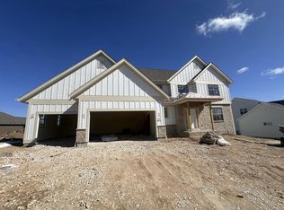 N54W19318 Kearney Ln, Menomonee Falls, WI 53051