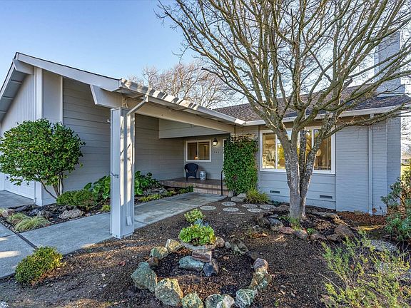 2nd image of 365 Twin Lakes Drive