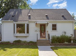 327 Hazelwood St, Saint Paul, MN 55106