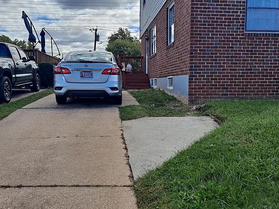 3rd image of 5663 Whitby Rd