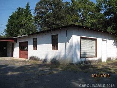 2nd image of 900 Pine St