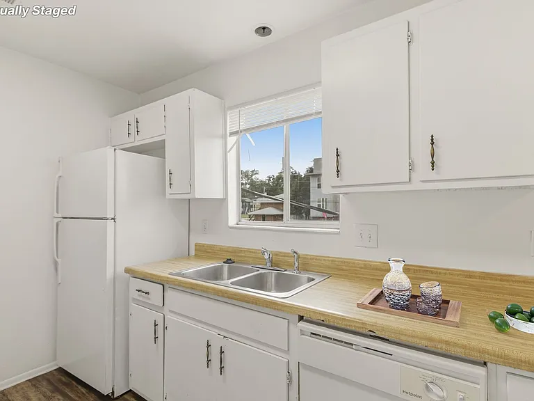 1853 Ivy Ln — Photo 12