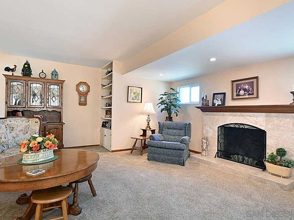 4th image of 5665 Barclay Ave