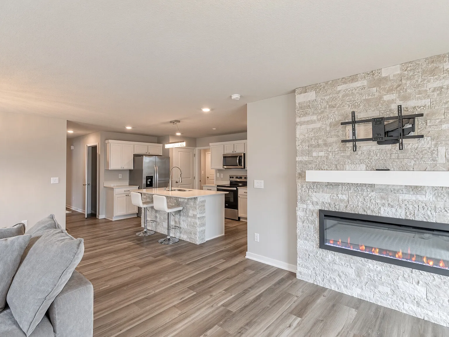 4 bed, 2219 sqft, $2,450 — Photo 4