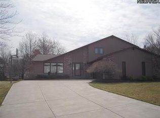 18337 Fern Canyon Dr, Strongsville, OH 44136
