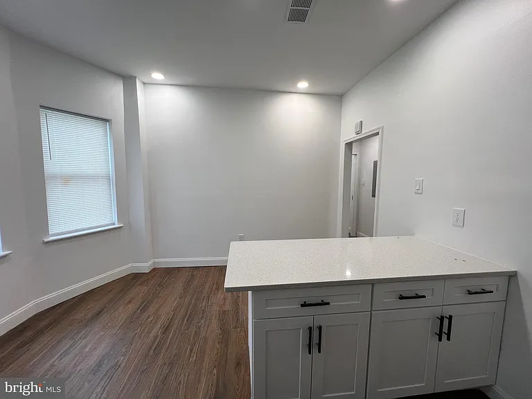 2145 Elkins Ave #B — Photo 10