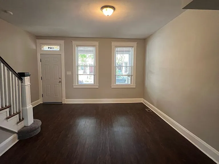 1329 Homestead St — Photo 3