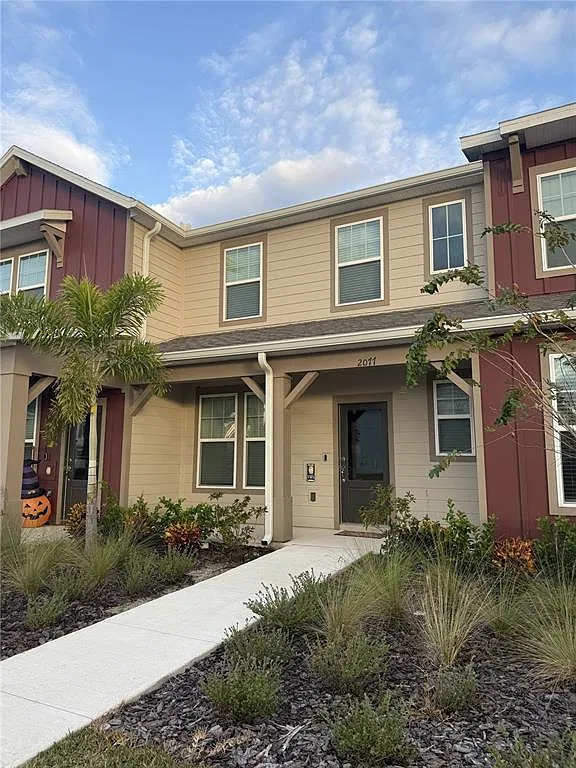 3 bed, 2.5 bath, 1548 sqft, $2,200 — Photo 1