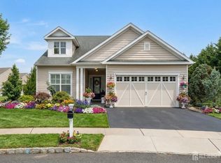 4 Citadel Cir, Monroe Township, NJ 08831