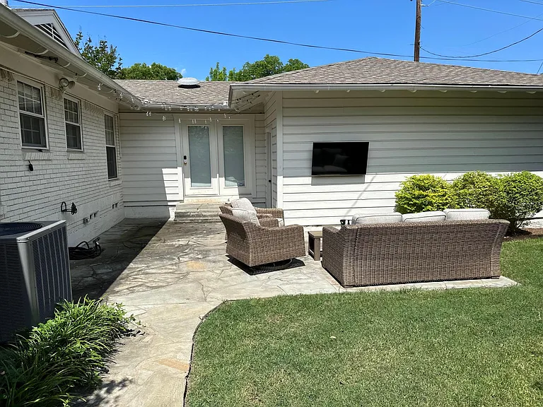 6431 Woodcrest Ln — Photo 29