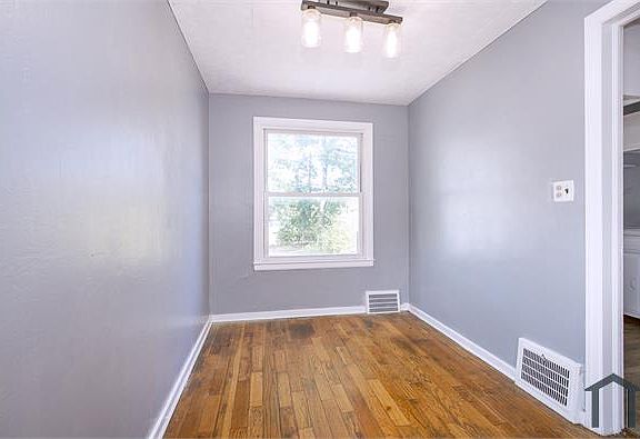 3rd image of 1510 E 248th St