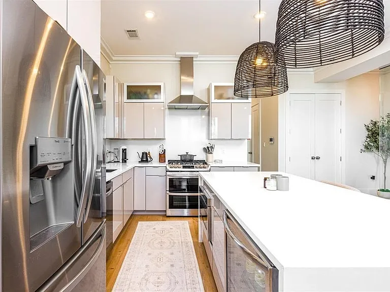25 Waverly St #2 — Photo 8