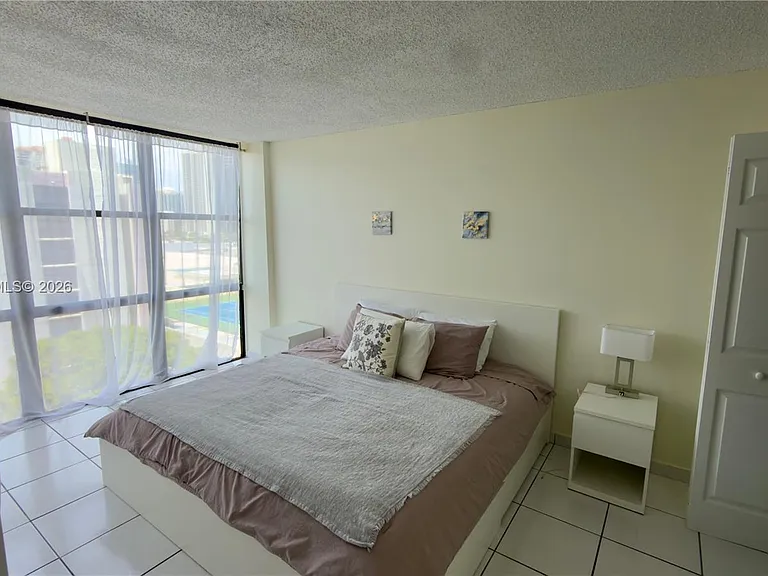 16909 N Bay Rd #907 — Photo 12
