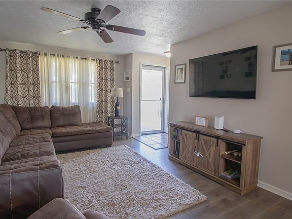 4th image of 1529 Barry Dr