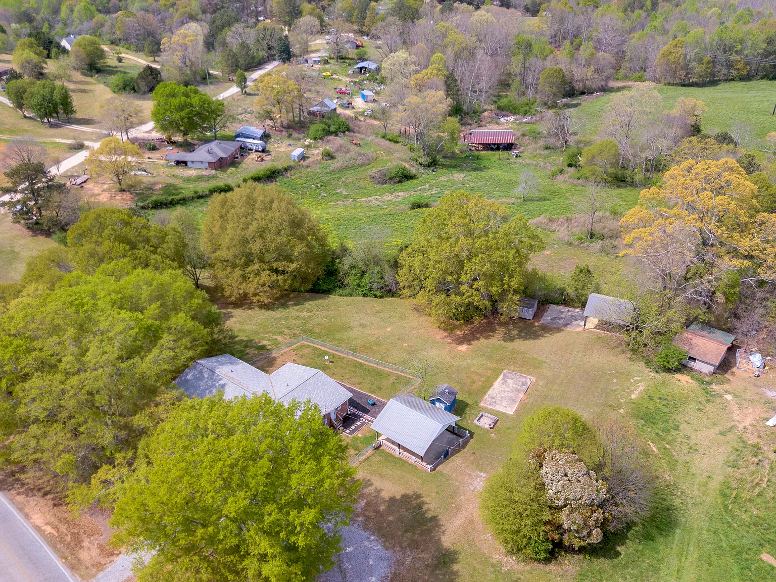 450 Clarks Creek Rd N — Photo 4