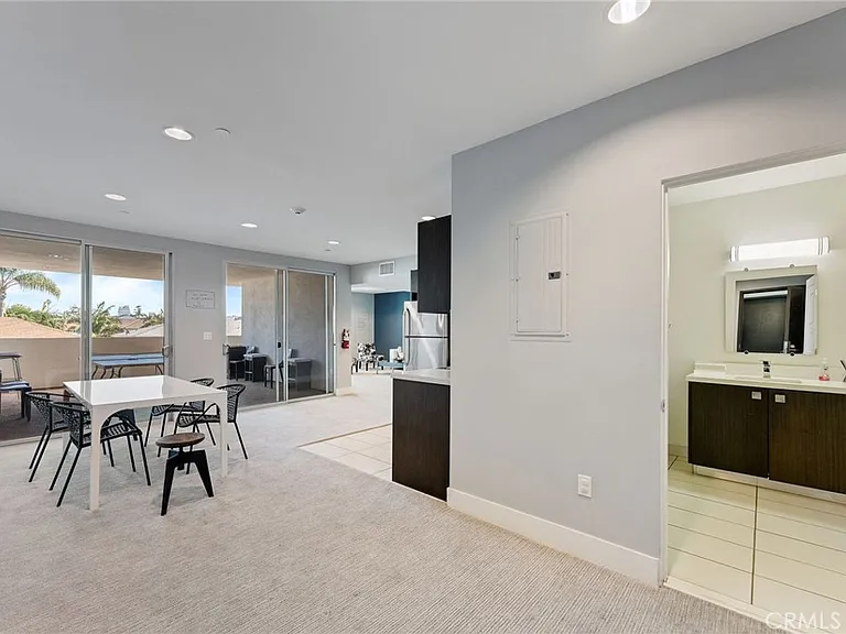 118 N Kings Rd #201 — Photo 30