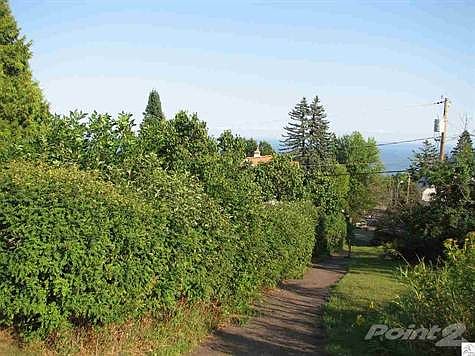 3rd image of 702 E Skyline Pkwy